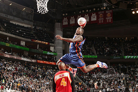  p>斯伯特·韦伯(spud webb),1963年7月13日出生于美国德克萨斯州