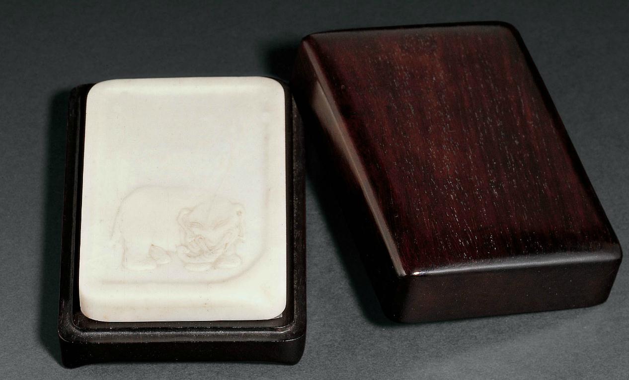 白端石刻象纹长方砚