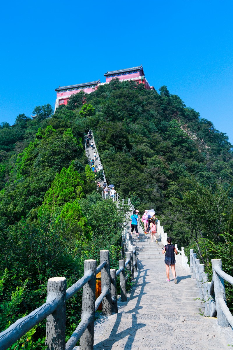  p>茱萸峰位于河南 a target="_blank" href="/item/焦作/135316"