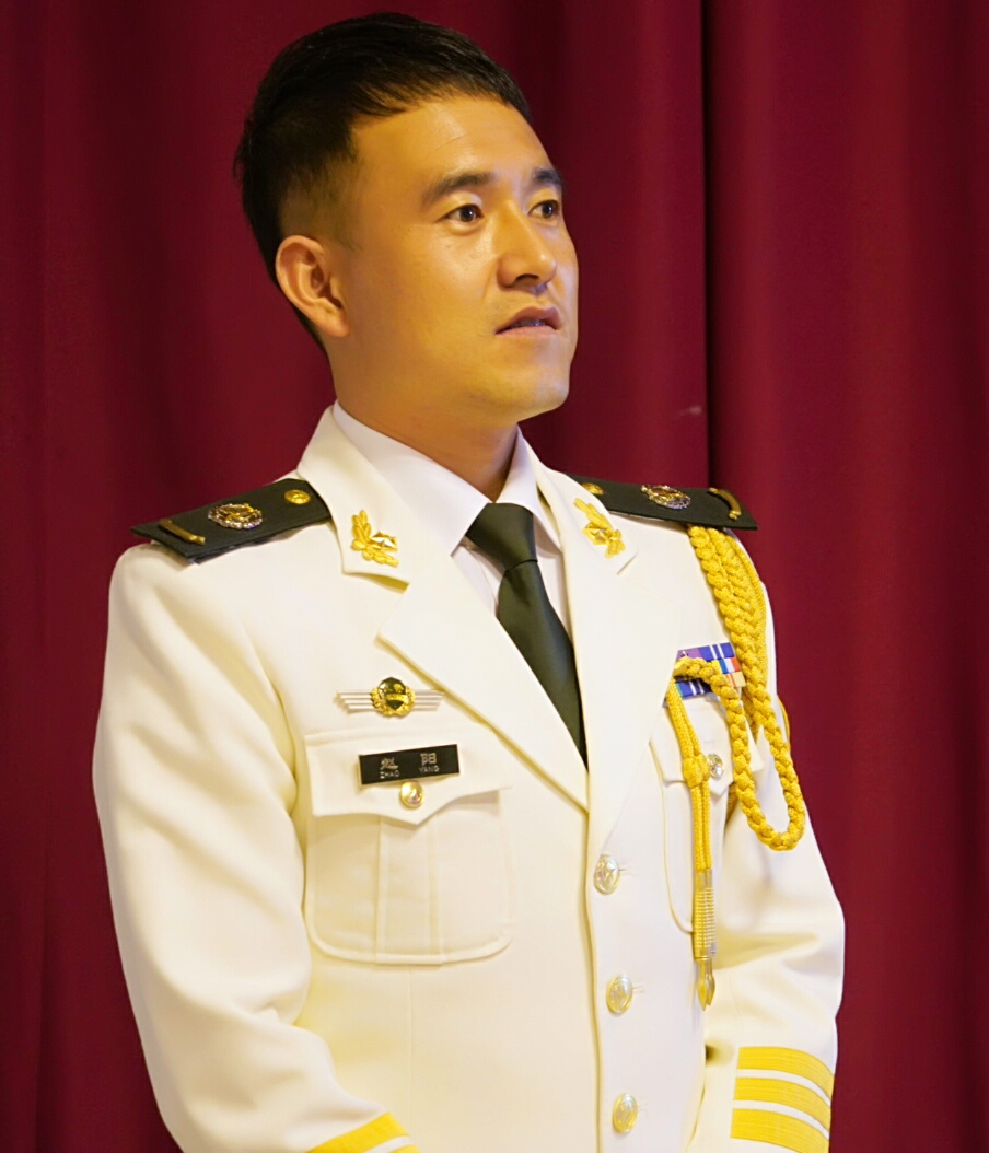 原武警文工团青年喜剧演员,创编室成员,中国曲艺