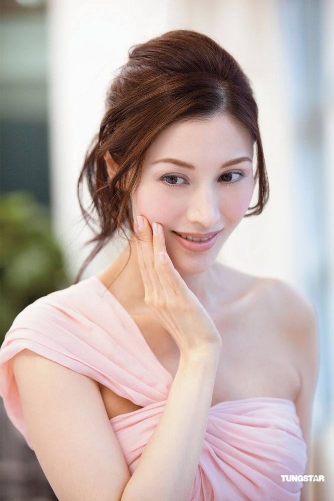  p>李嘉欣,1970年6月20日出生于中国香港,中国香港女演员,模特.