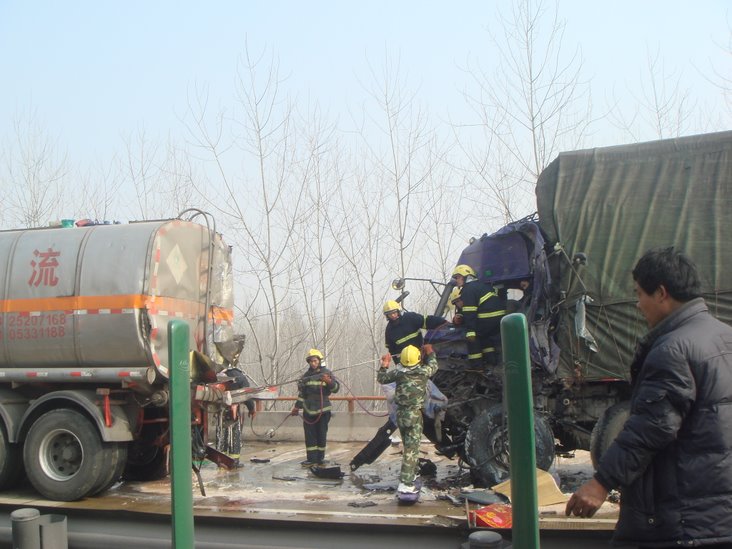 京沪高速车祸