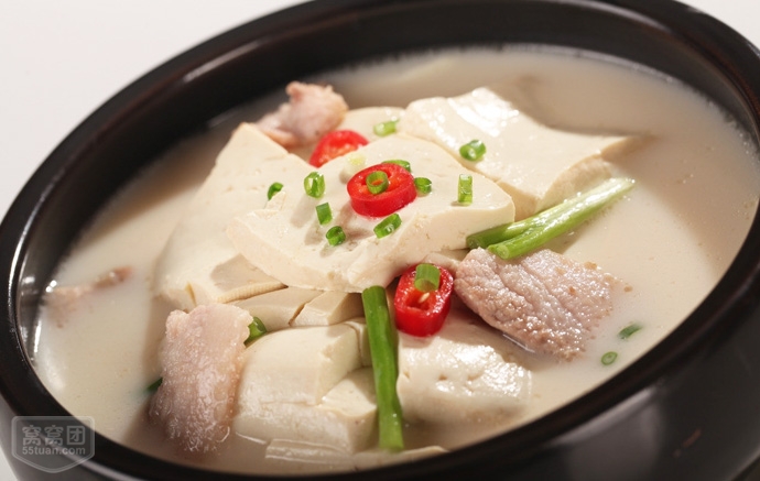  p>由鲜豆腐与猪瘦肉片为主要材料制作而成的一道家常美食. /p>