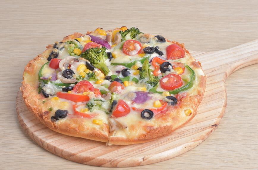  p data-id="gn6vdnsfw2">果蔬披萨是一道由面,牛奶,橄榄油等食材制成