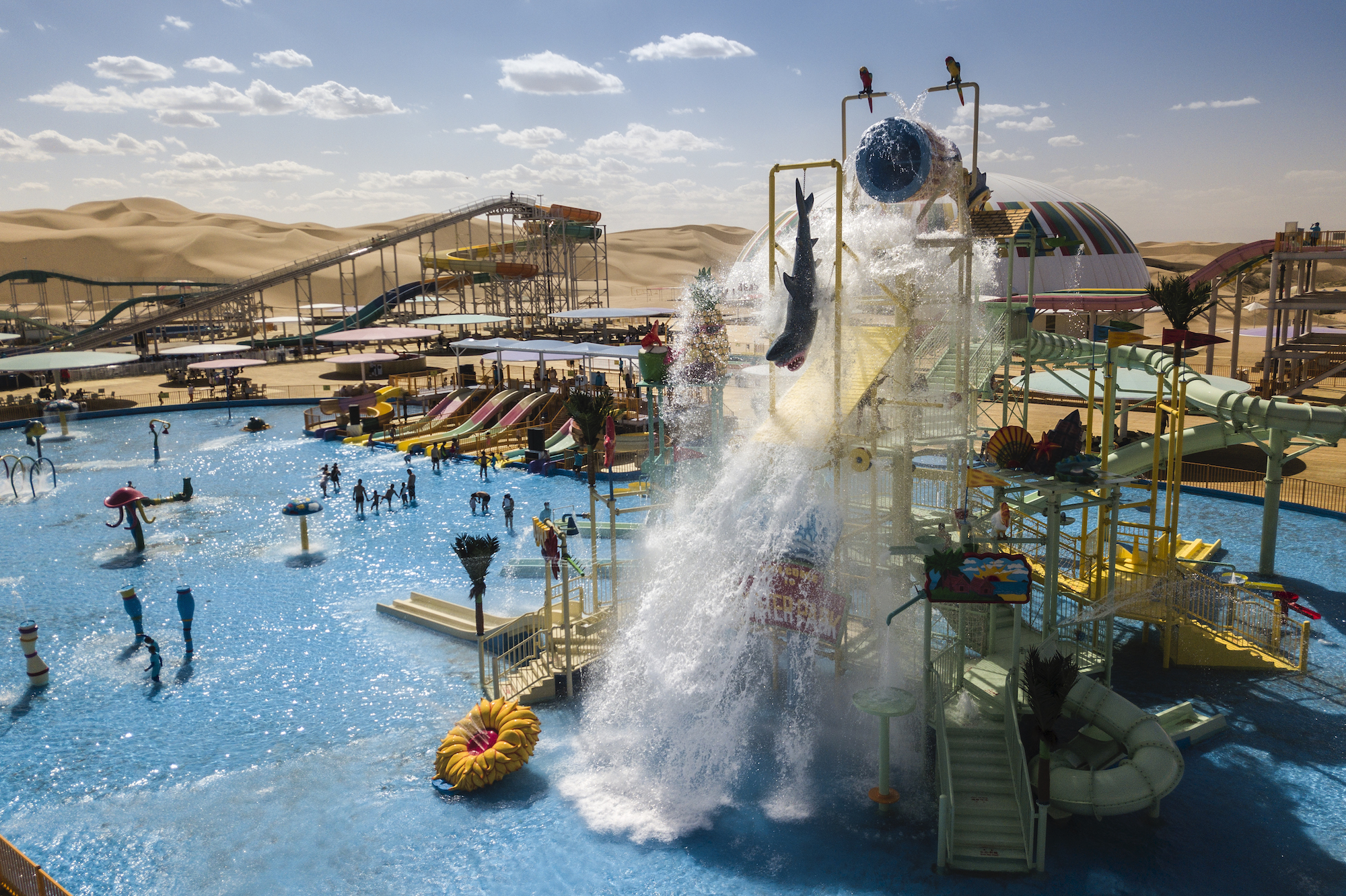  p>响沙湾于1984年1月被开辟为旅游景点,1991年被国家旅游局列为国线