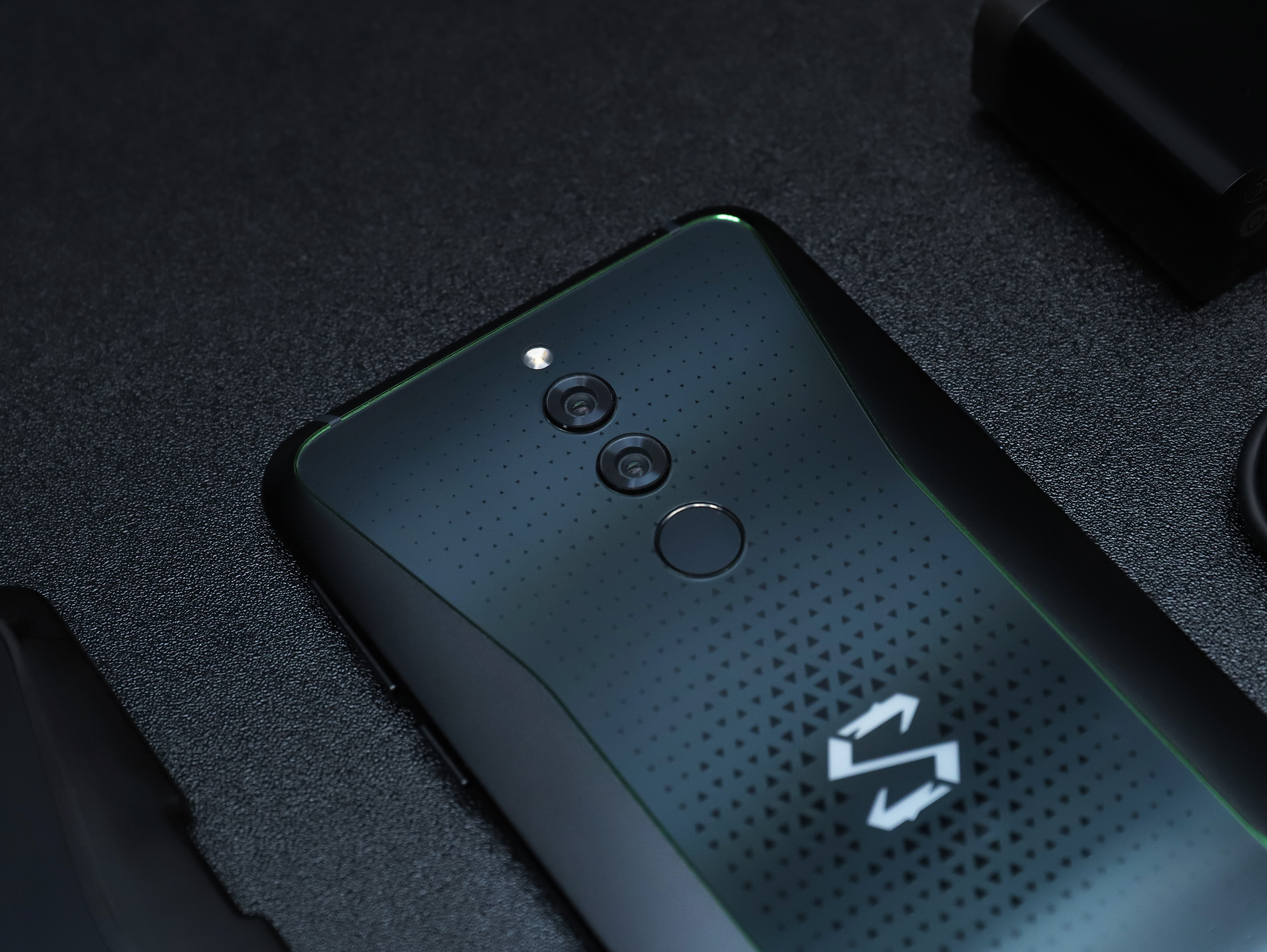 黑鲨游戏手机helo