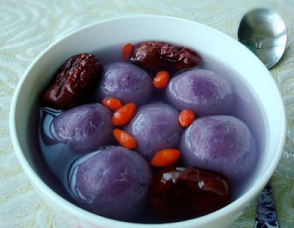 紫薯黑芝麻馅汤圆