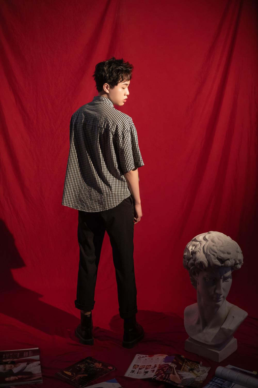  p>小咪,原名朱宏雨,2002年4月20日出生于重庆市,原创歌手.