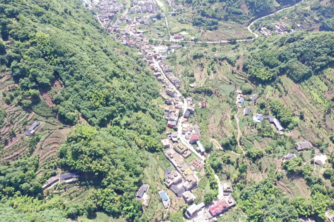  p>云南省昭通盐津县牛寨乡河口村,属于山区.距离村委会7.