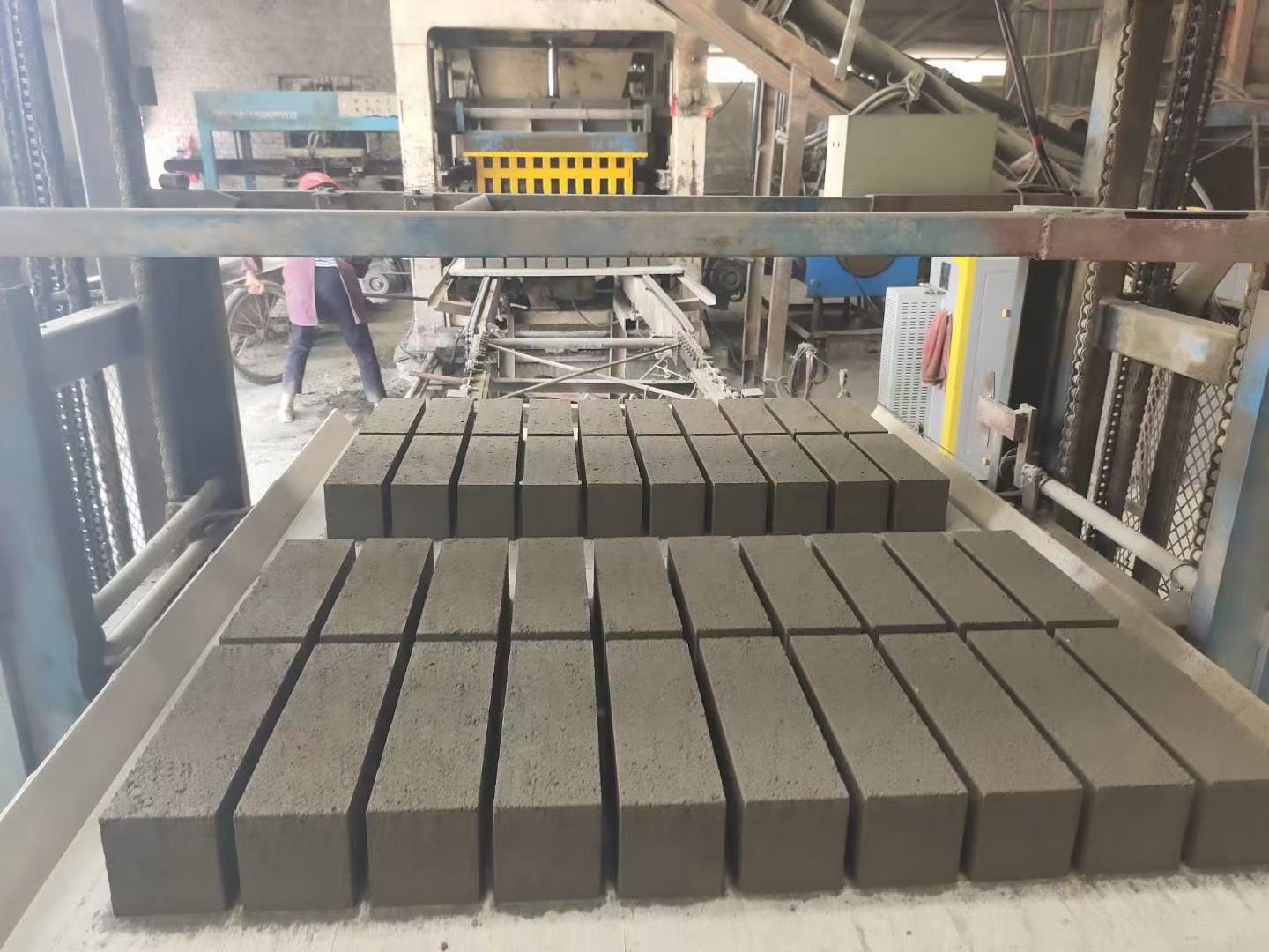 id="2frb5ddeve3">信阳市浉河区联合新型建材厂是一家环保砖生产公司