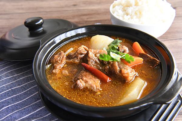 牛腩炖萝卜煲