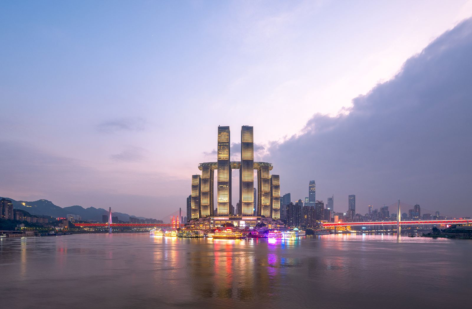 重庆来福士(chongqing raffles),位于重庆市<a target="