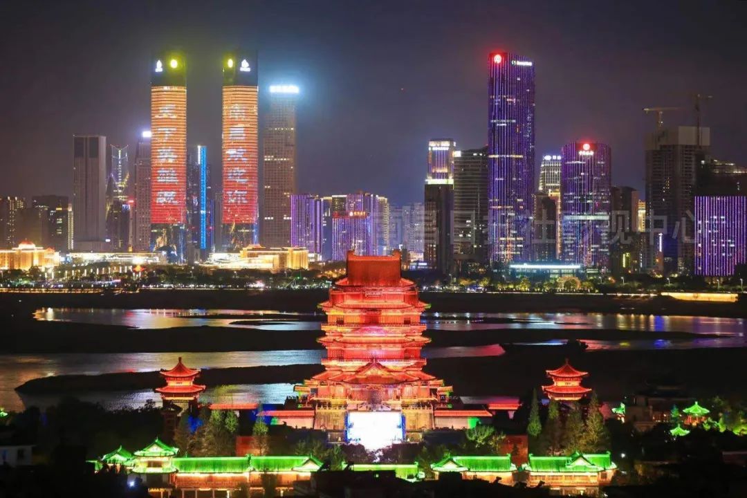 href="/item/南昌/227785" data-lemmaid="227785">南昌 /a>一江两岸