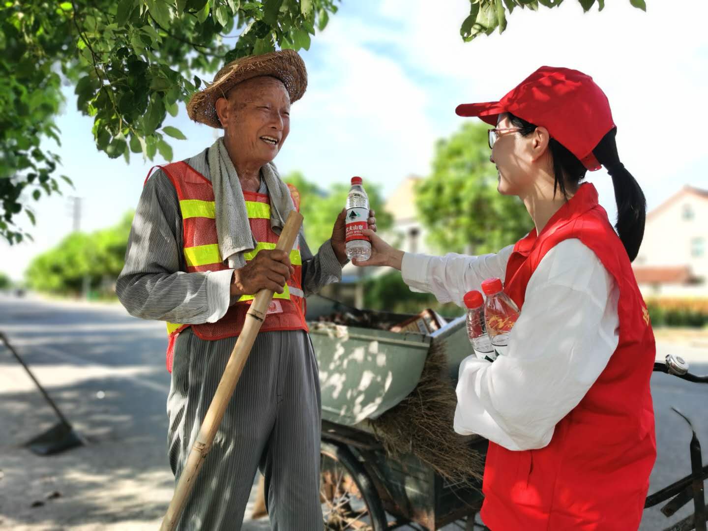 曾垚垚,男,热心慈善公益事业的暖心企业家<