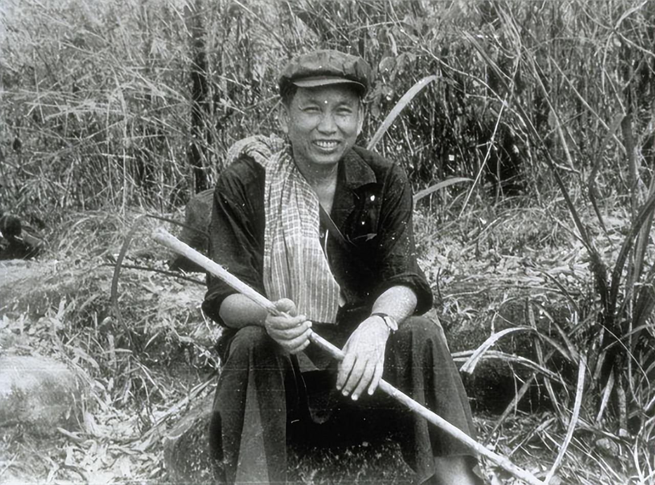 柬埔寨国王西哈莫尼：爱跳舞也爱中国，中年被迫继位，至今70不婚_百科TA说