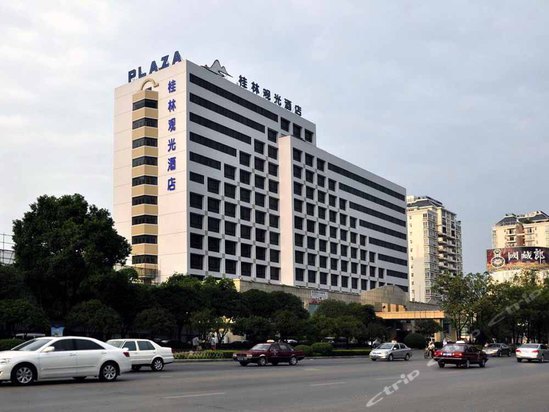  p>桂林观光酒店位于桂林市东南,四面风景怡人,交通十分便利,往机场只