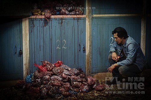 后来在19日重返现场搜查时,竟然在停尸间找到1600个以上的发臭婴胎