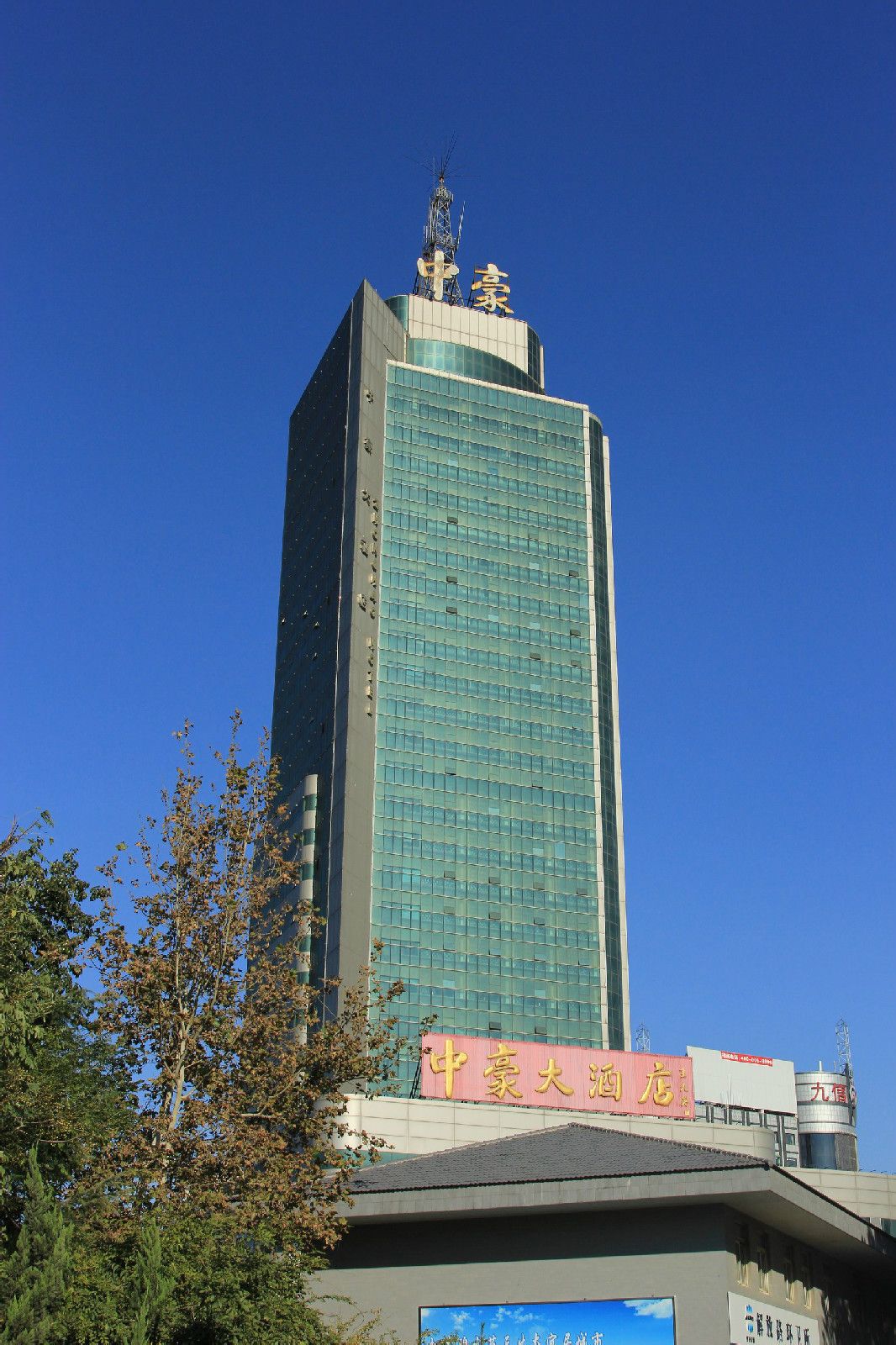  p>济南中豪大酒店有限公司是一家集餐饮,住宿,会议,娱乐于一体的四