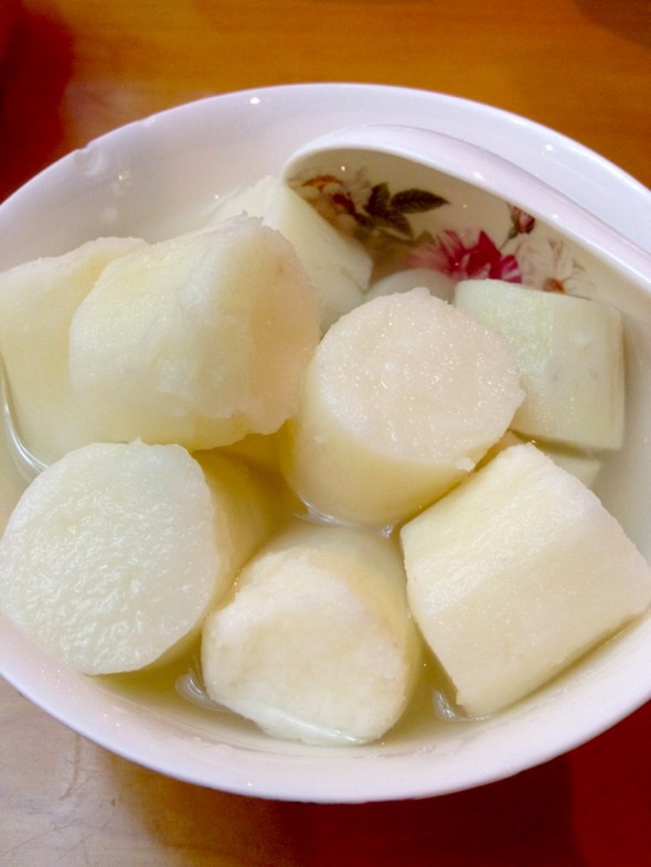  p>山药糖水是一道由山药,冰糖等食材制成的菜肴.