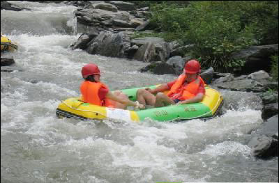 奉新县 /a>,景区交通便利,俗称"漂流独家兽,江西仰天峡"距南昌市区仅