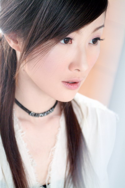 1998年开始主持综艺节目《 a target="_blank" href="/item/非常周末