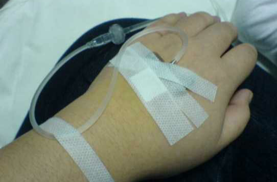 它是注射剂的一个分支,通常包装在玻璃或塑料的输液瓶或袋中,不含抑菌