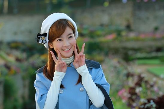 日出生于湖南省邵阳市邵东市,毕业于湖南工业大学,中国内地影视女演员