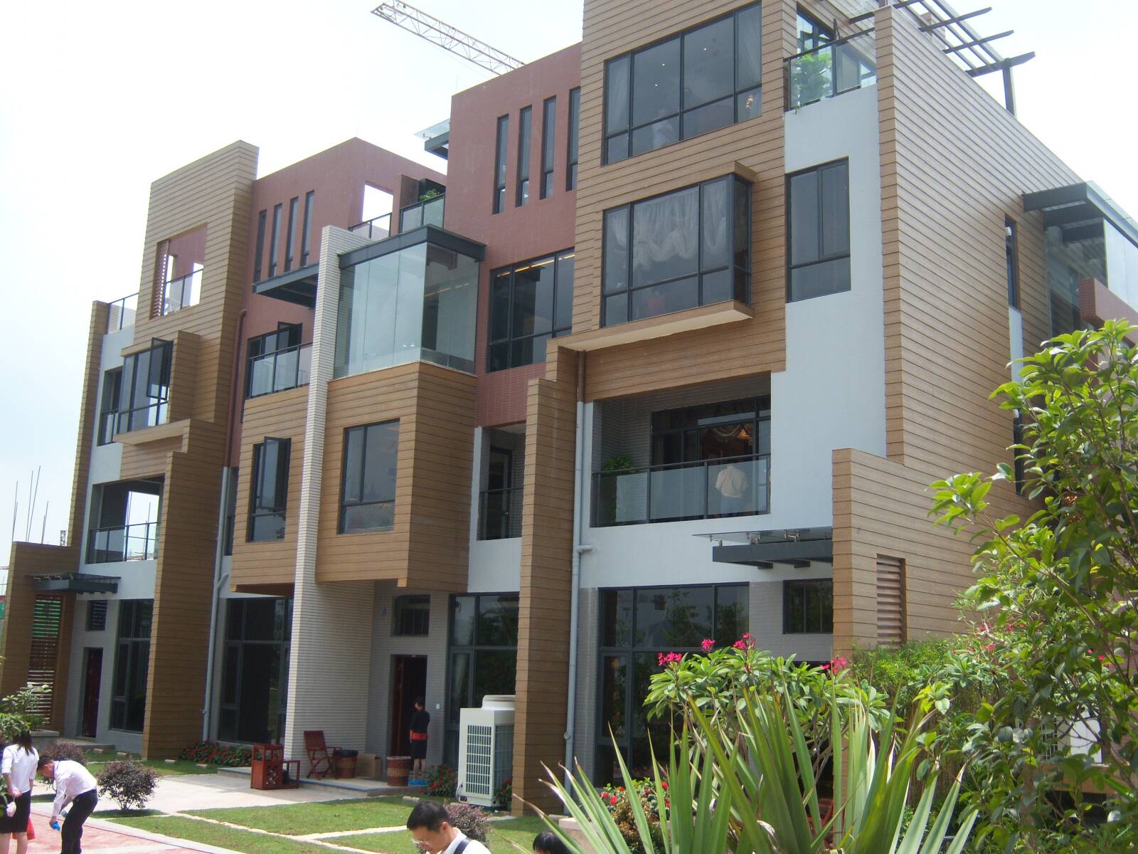 光耀荷兰小城项目位于惠州市仲恺新区陈江镇