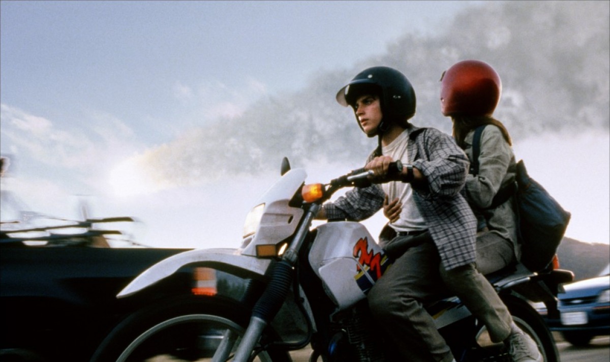 《天地大冲撞》 i>(deep impact) /i>是美国派拉蒙电影公司,梦工厂