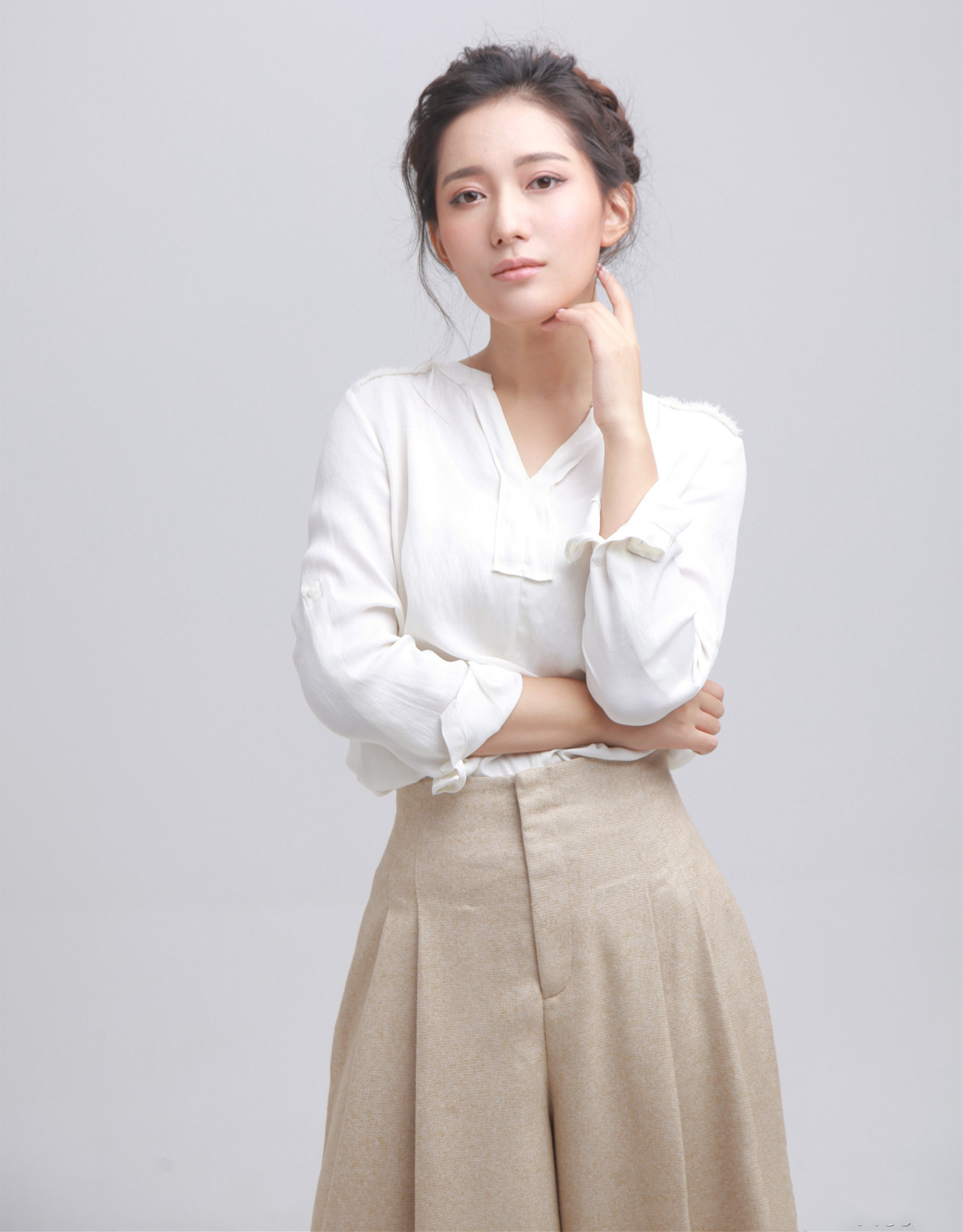  p>王姿允(rain),1989年1月14日出生于上海市,中国内地影视女演员.