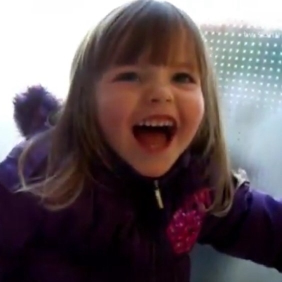  p>德国小女童frederike用稚嫩的嗓音背唐诗:"葡萄美酒夜光杯,欲饮