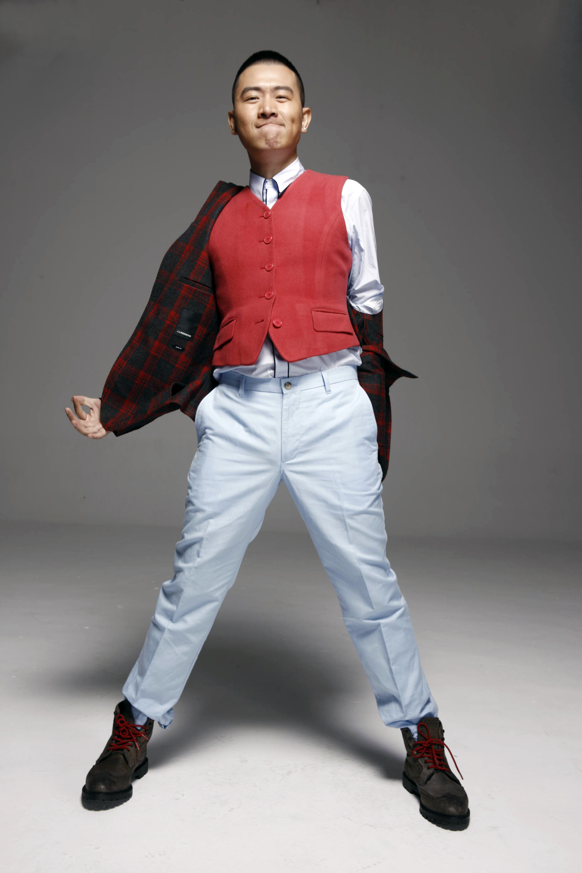  p>彭宇,1979年6月4日出生于湖南省,中国内地影视男演员,主持人,百年