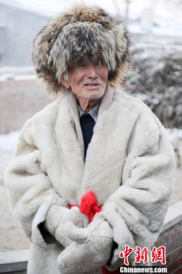 是 a href="#" data-lemmaid="1056353">查干湖冬捕 /a>"鱼把头"第