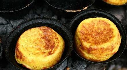  p data-id="gnasdxix6v">熨斗粑是四川省会理县的名小吃.