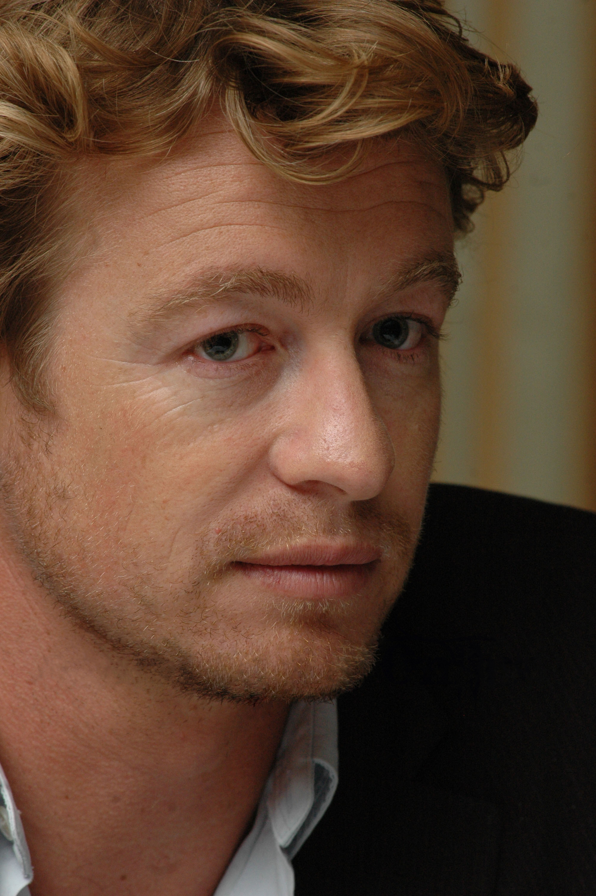  p>西蒙·贝克(simon baker),1969年7月30日出生于澳大利亚塔斯马尼亚