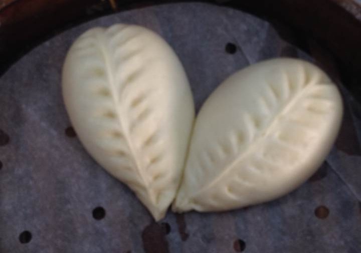  p data-id="svaodmpiejbh">奶黄秋叶包是以面粉为主料制作的食品.