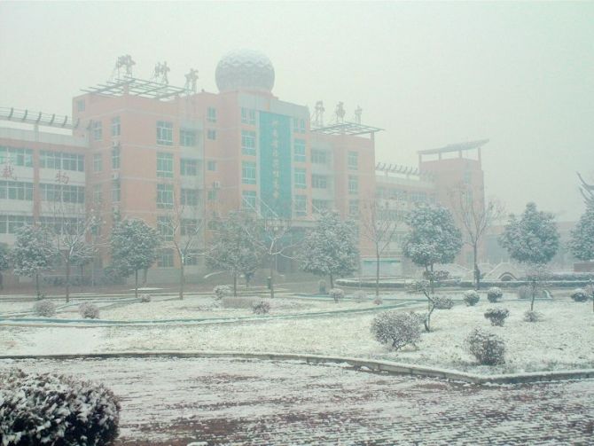  p>邓州市第二高级中学,位于 a href="#" data-lemmaid="950443">邓州