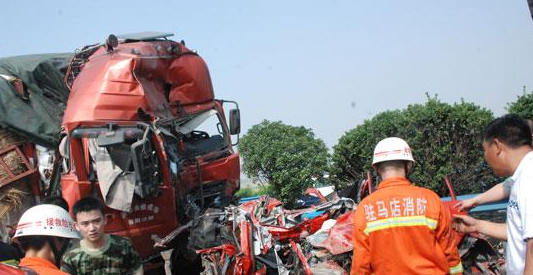 6·4京港澳高速公路驻马店段交通事故