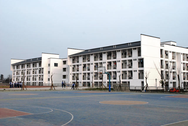  p data-id="gnbu2f0mpf">成都市石室白马中学,位于成都市彭州市天彭