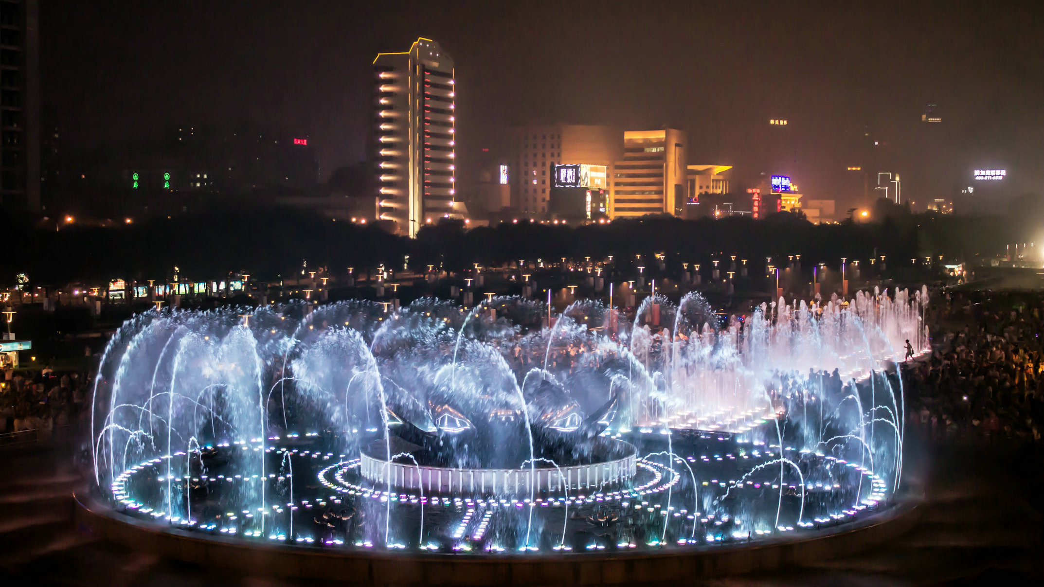  p>泉城广场(quancheng square)是山东省省会 a target="_blank" href