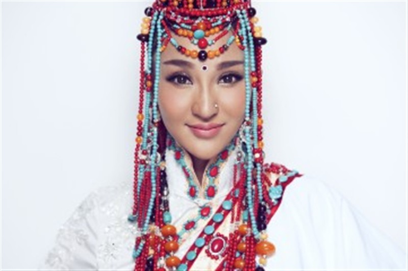 ">旺姆,1987年7月1日出生于西藏自治区林芝市,中国内地流行民族女歌手