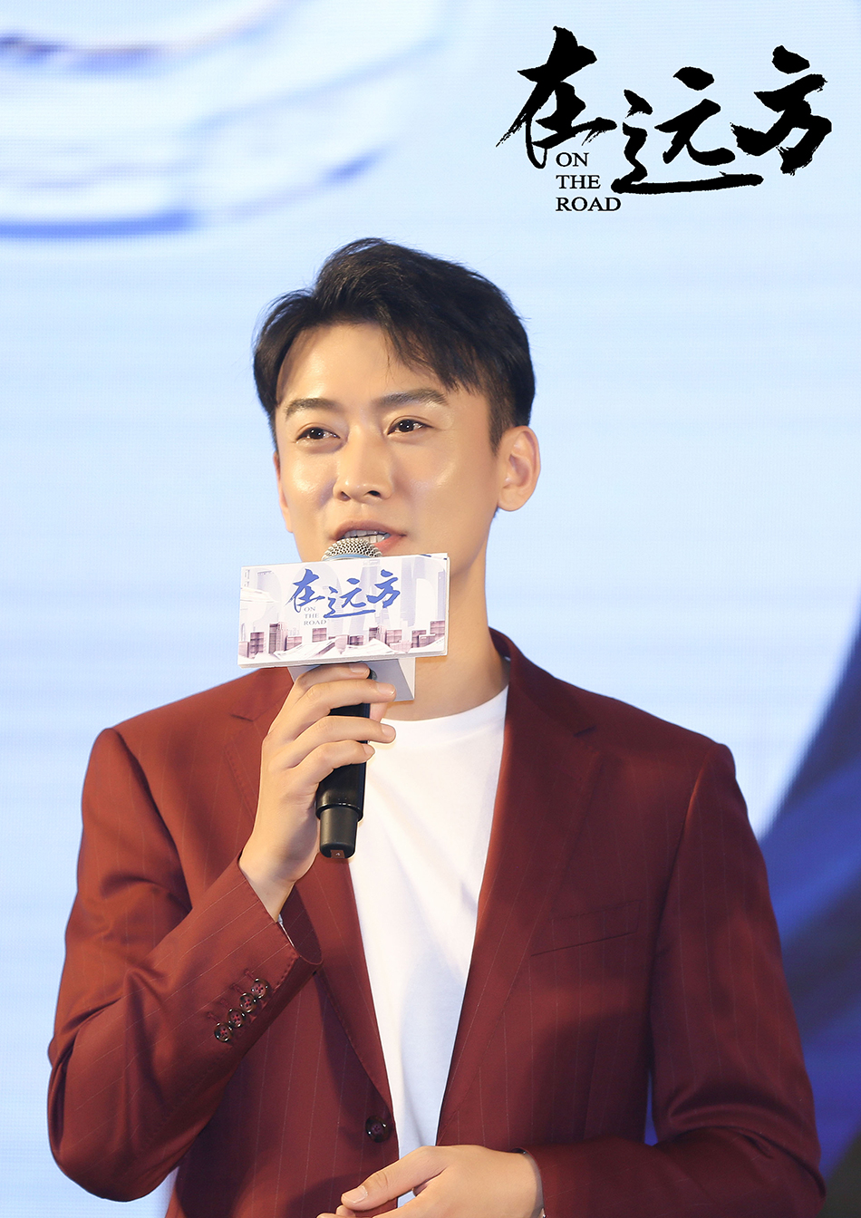  p data-id="gncntblp5o">郑奇,1984年8月4日出生于黑龙江省哈尔滨市