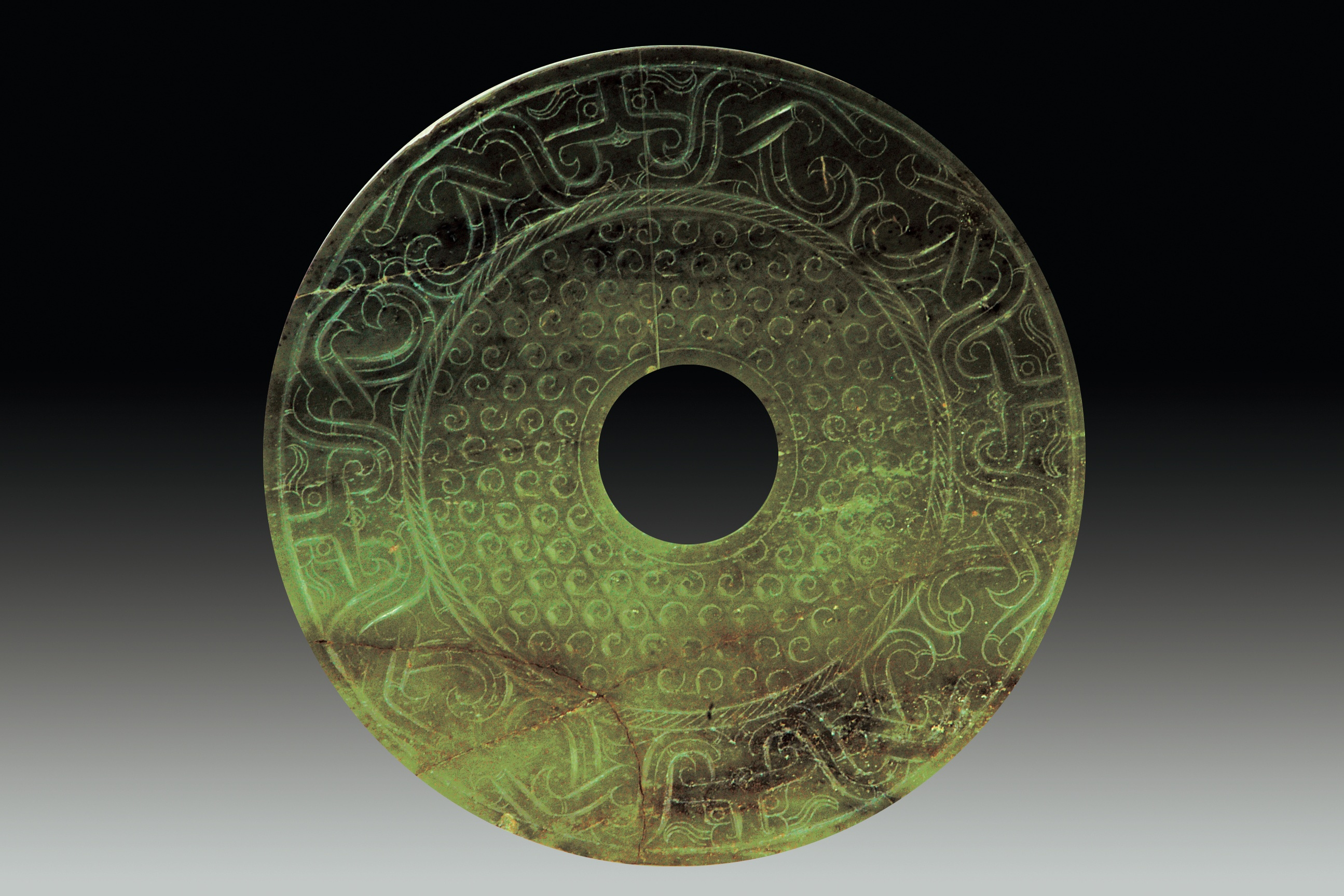 东汉蟠螭纹玉璧