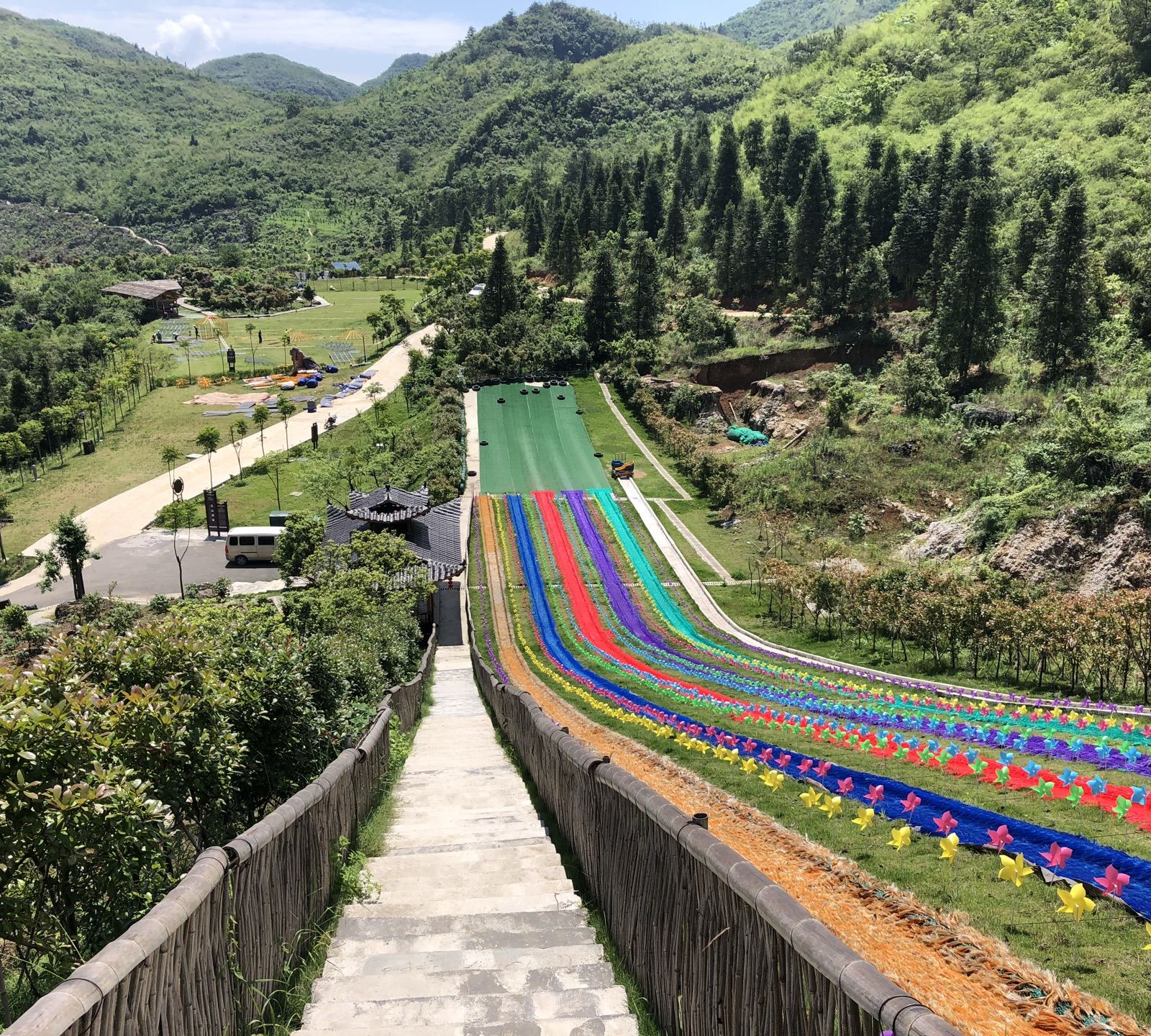  p data-id="t1ssq6bsbgyf">怀化大峡谷位于怀化市鹤城区中方县黄岩乡