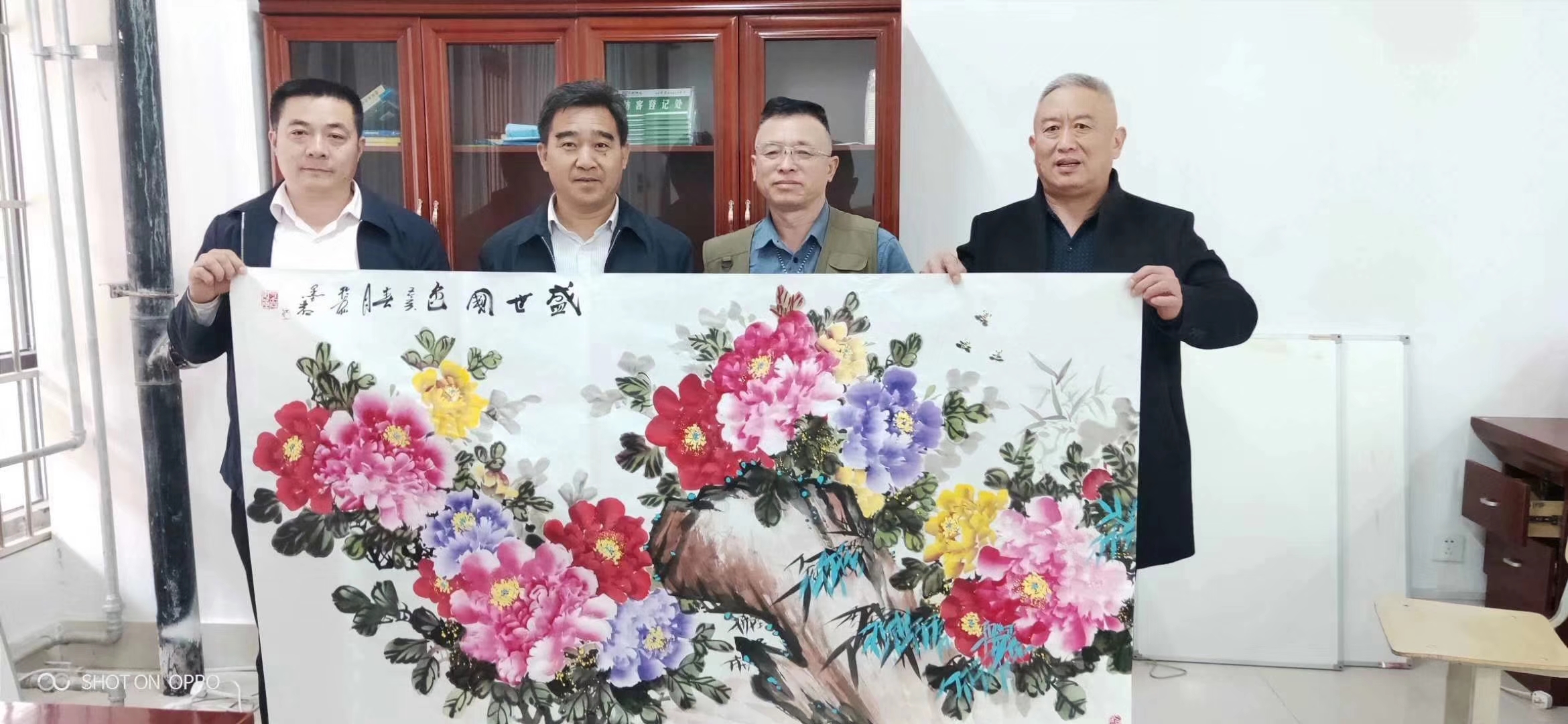 著名军旅画家,于70年代入伍,在沈阳军区政治部宣传处从事书画创作