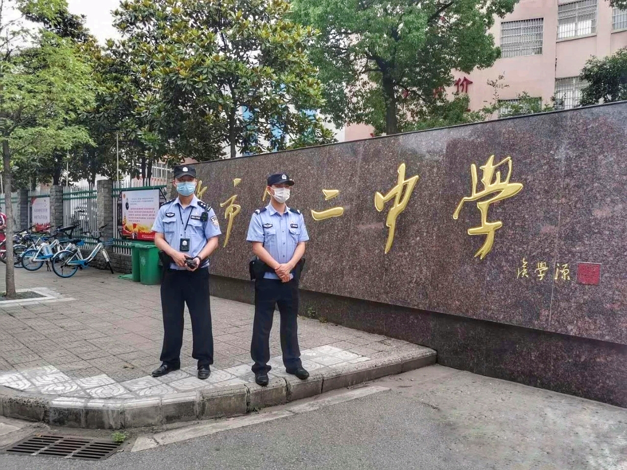 2 middle school /i>),简称沙市二中,是荆州市中考优胜学校,  span