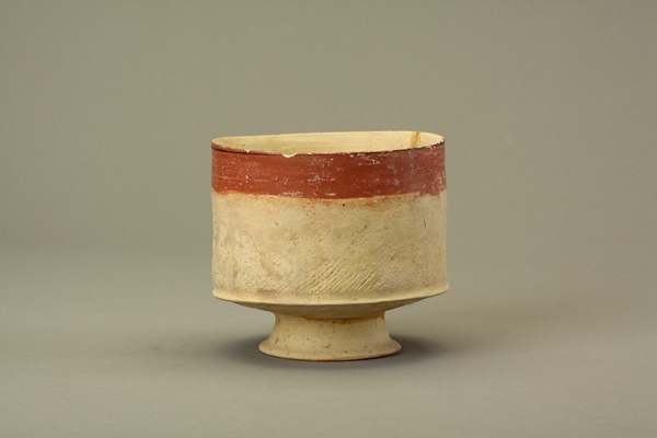 新石器时代棕红彩绘陶豆