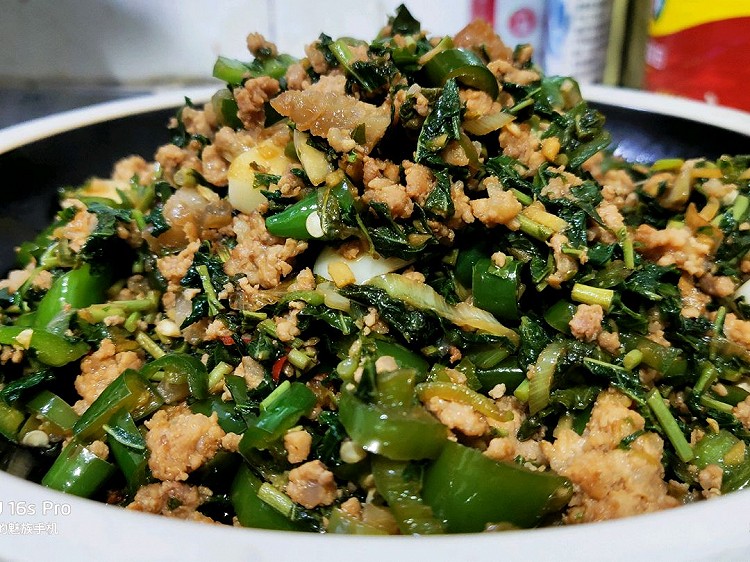 辣椒肉末炒香椿