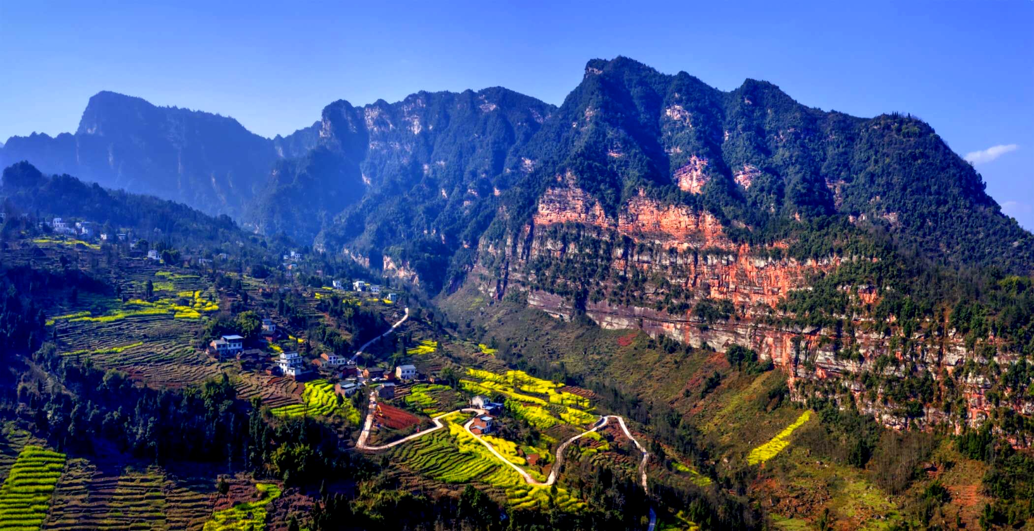  p>四川屏山环崖丹霞国家地质公园位于四川盆地西南边缘小凉山区,地处