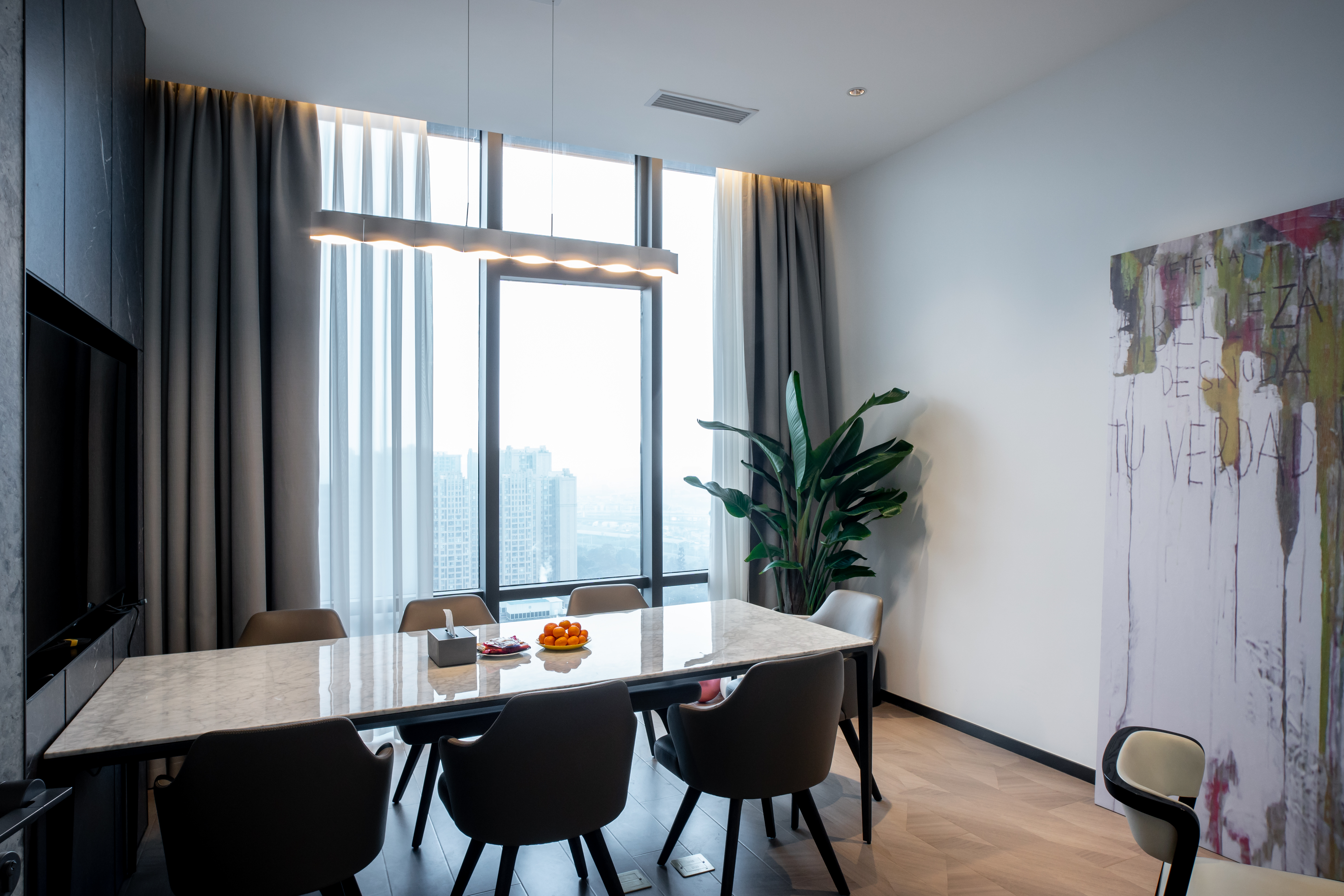 法定代表人蒋龙,公司经营范围包括:室内外装饰装修工程,建筑工程,建筑
